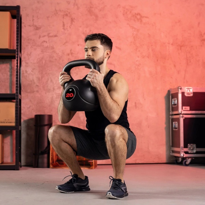 Vinylový kettlebell 20 kg s pohodlnou rukoväťou na silový tréning