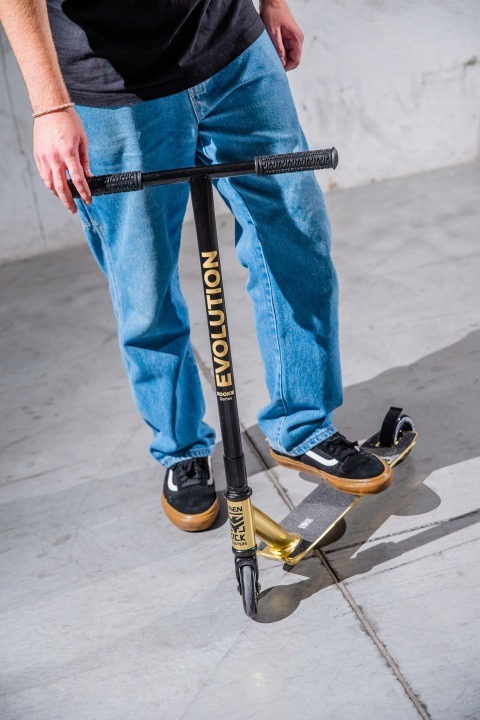 Freestyle kolobežka RAVEN Evolution Rookie Gold 100 mm ABEC-9, nosnosť 100 kg