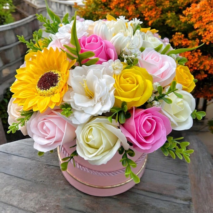 Veľký Flower Box s mydlovými ružami ružový mix 28 cm
