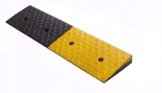 Gumová nájazdová rampa na obrubník 100 × 25 × 6 cm žlto-čierna nosnosť 30 t